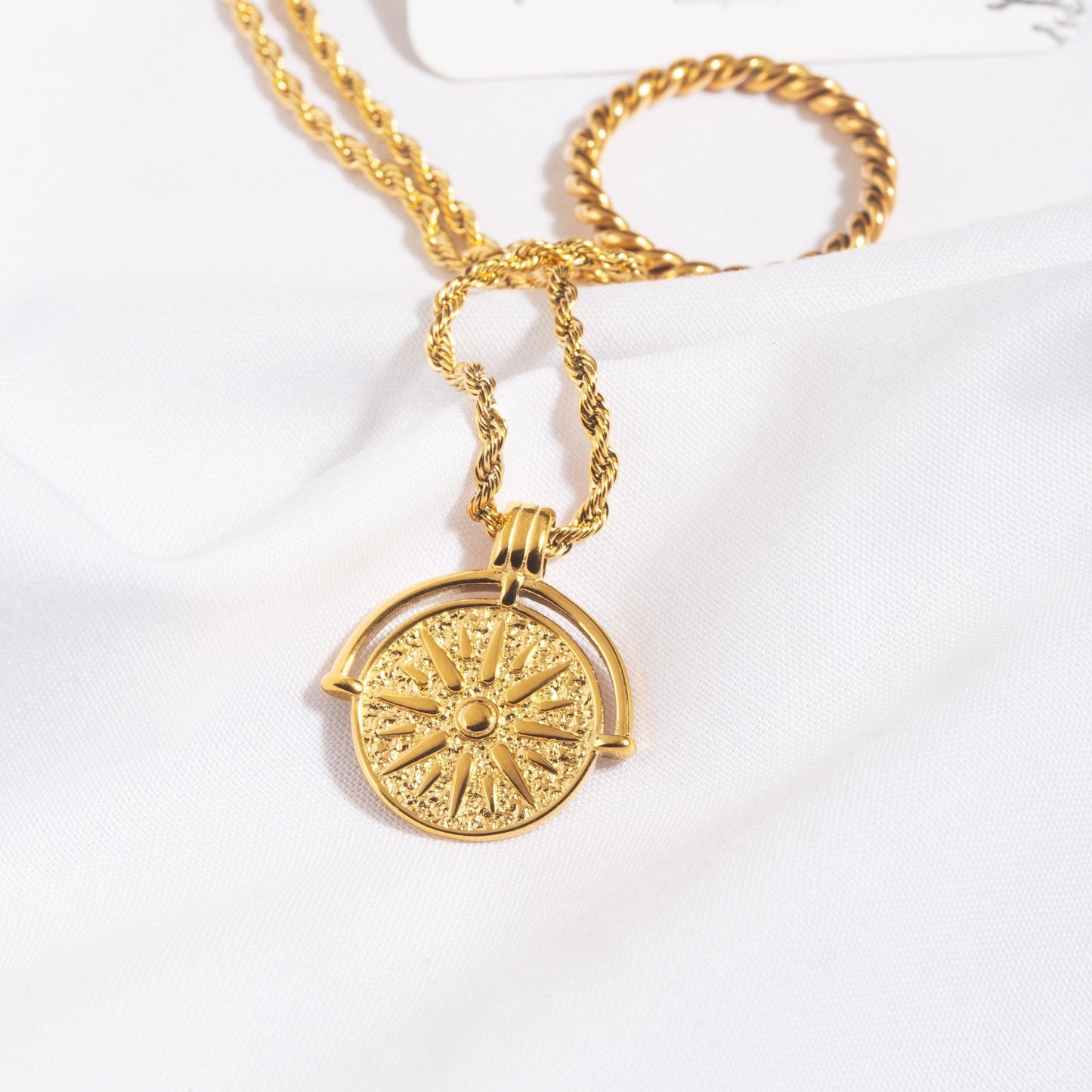 Damen Sonnen Halskette Gold Rope Chain wasserfest hypoallergen Anhänger