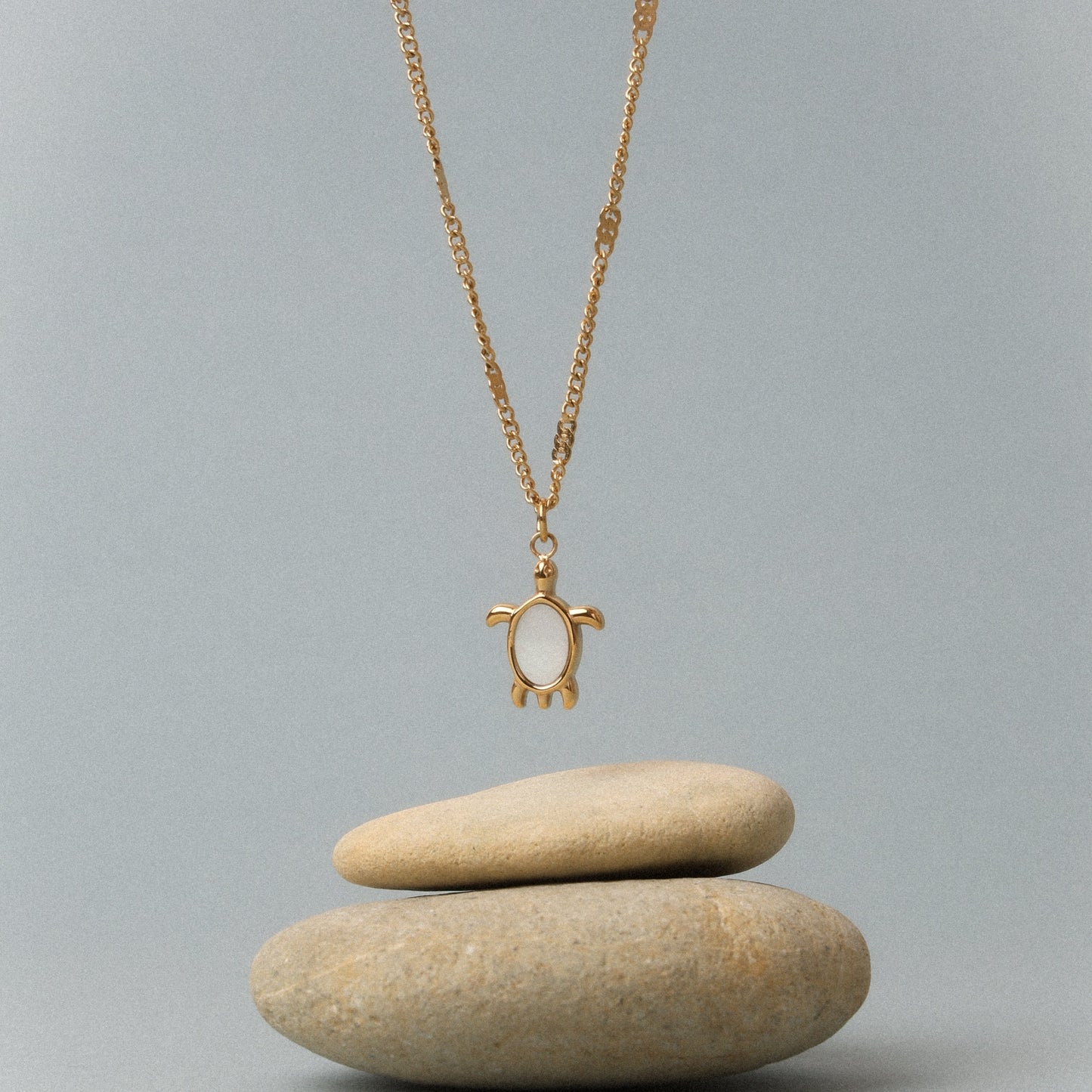 Damen Schildkröten Kette Gold mit Perlmutt Anhänger wasserfest