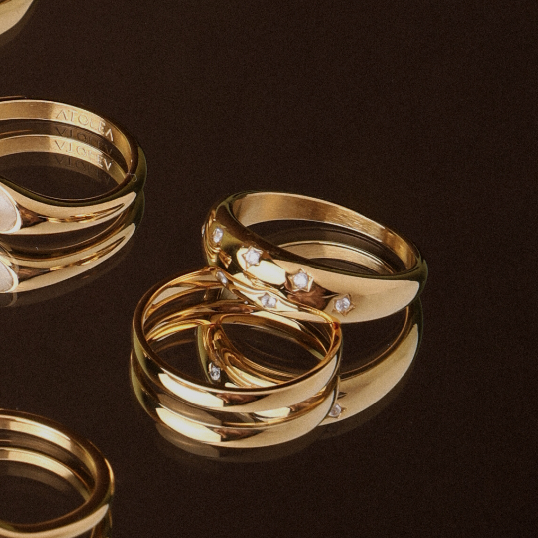 Ring Gold gewölbt mit weißen Stern-Gemsteinen wasserdicht