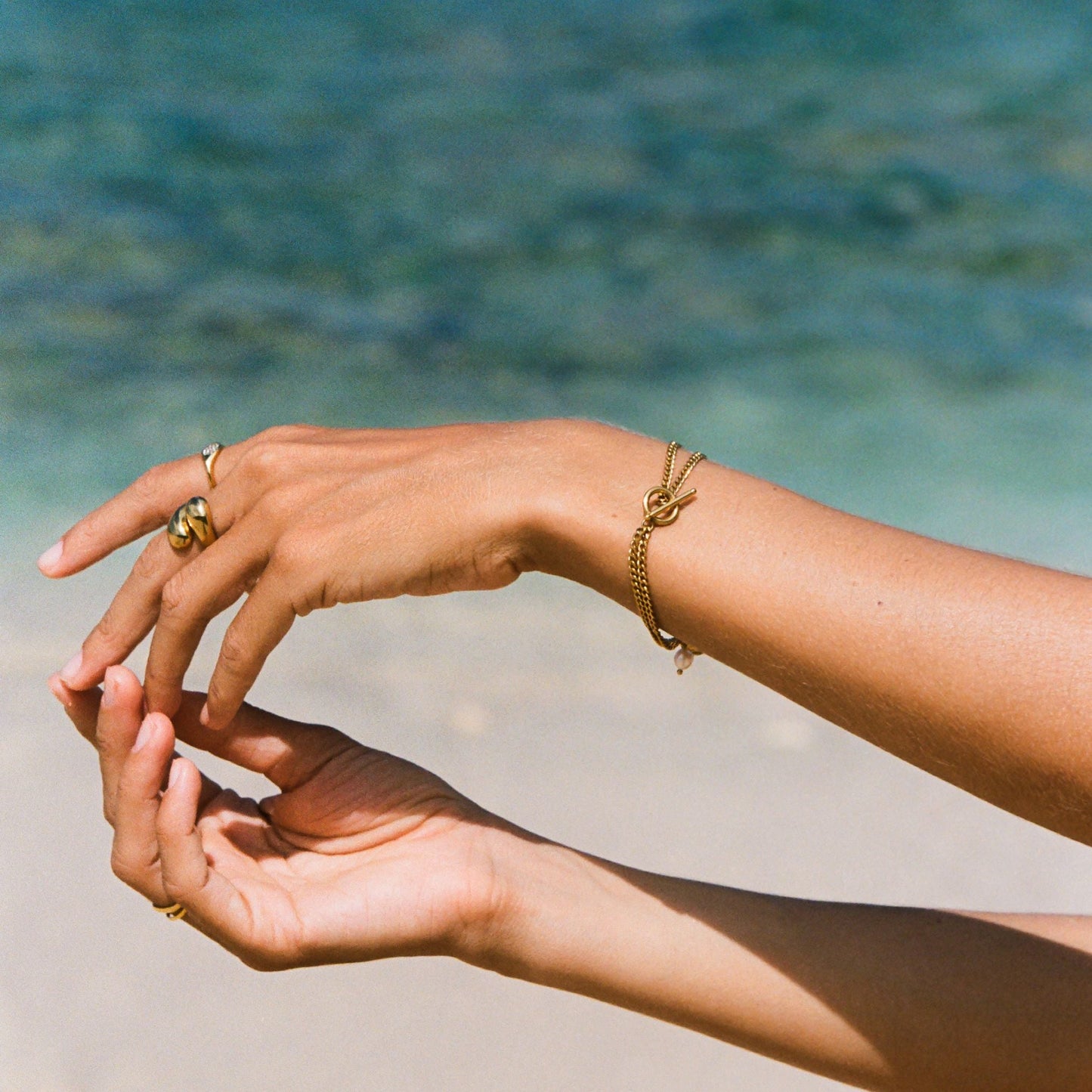 Damen Armband Gold mit Münzanhänger und Süßwasserperle wasserfest hypoallergen Doppelkette