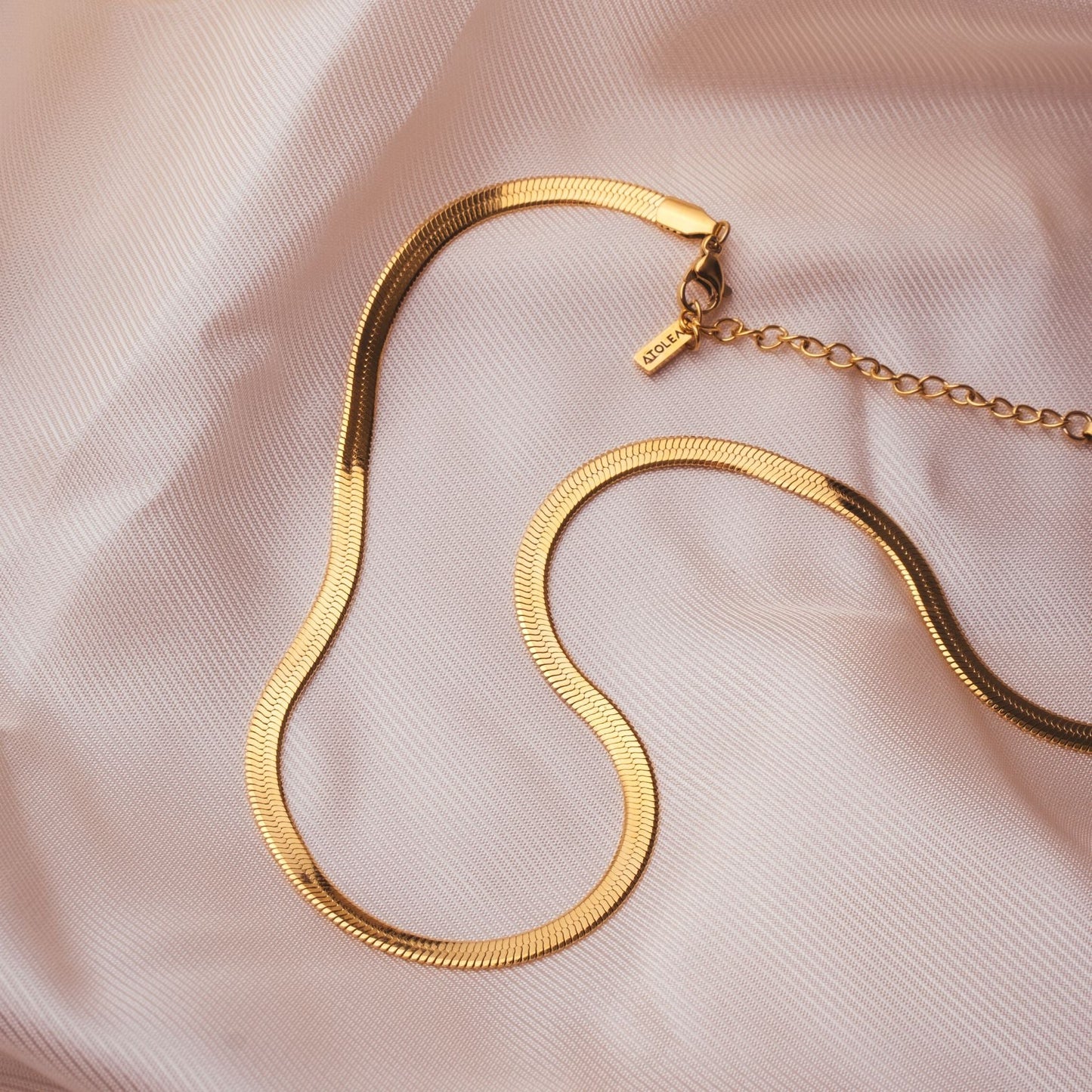 Damen Herringbone Choker Gold Halskette wasserfest Edelstahl 4 mm