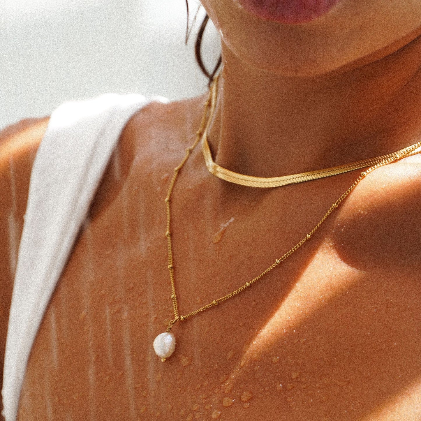 Damen Schmuckset Gold Herringbone Choker mit Barockperlen-Anhänger wasserfest 2-teilig