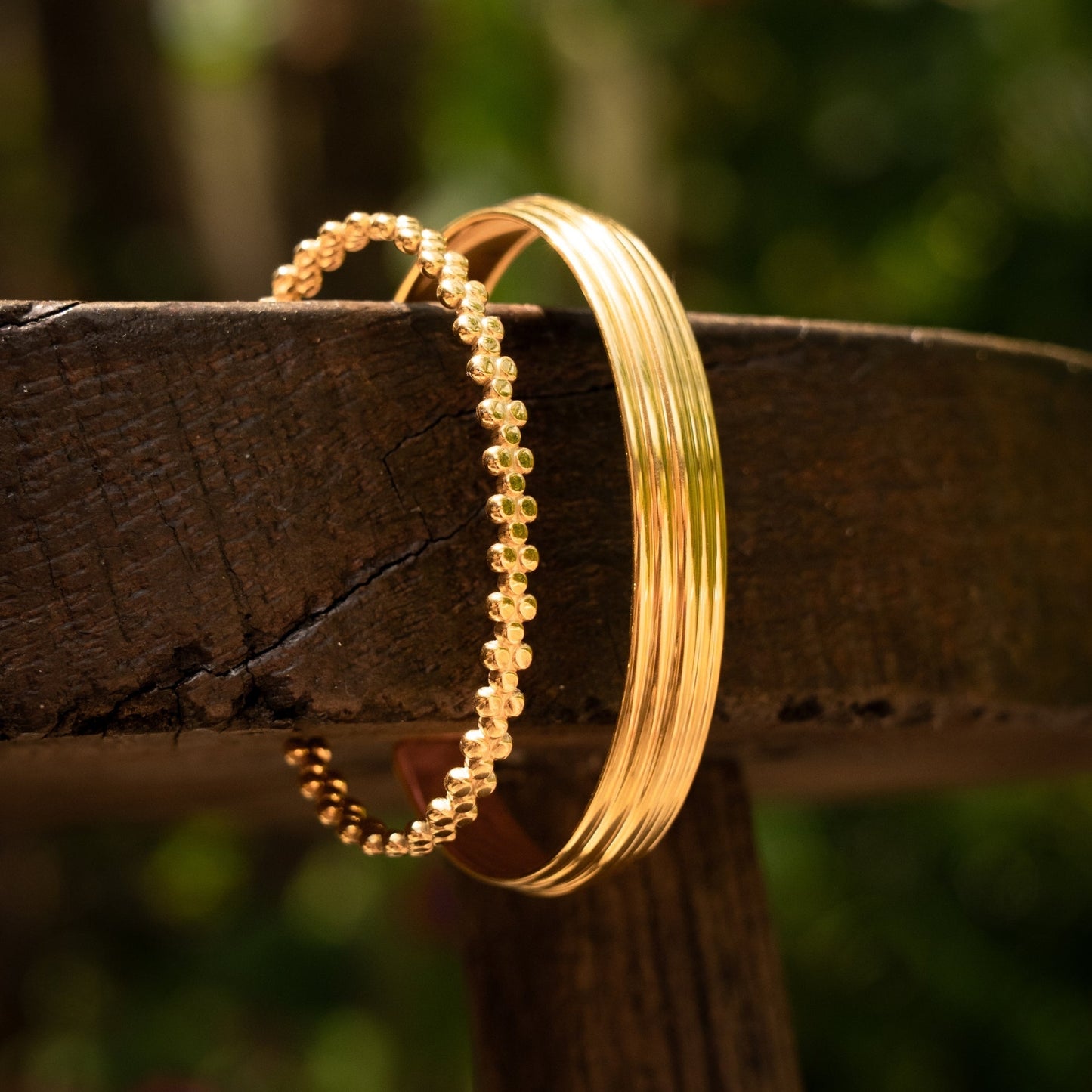 Damen Armreif Gold breit verstellbar wasserfest hypoallergen Edelstahl Skulptur Design