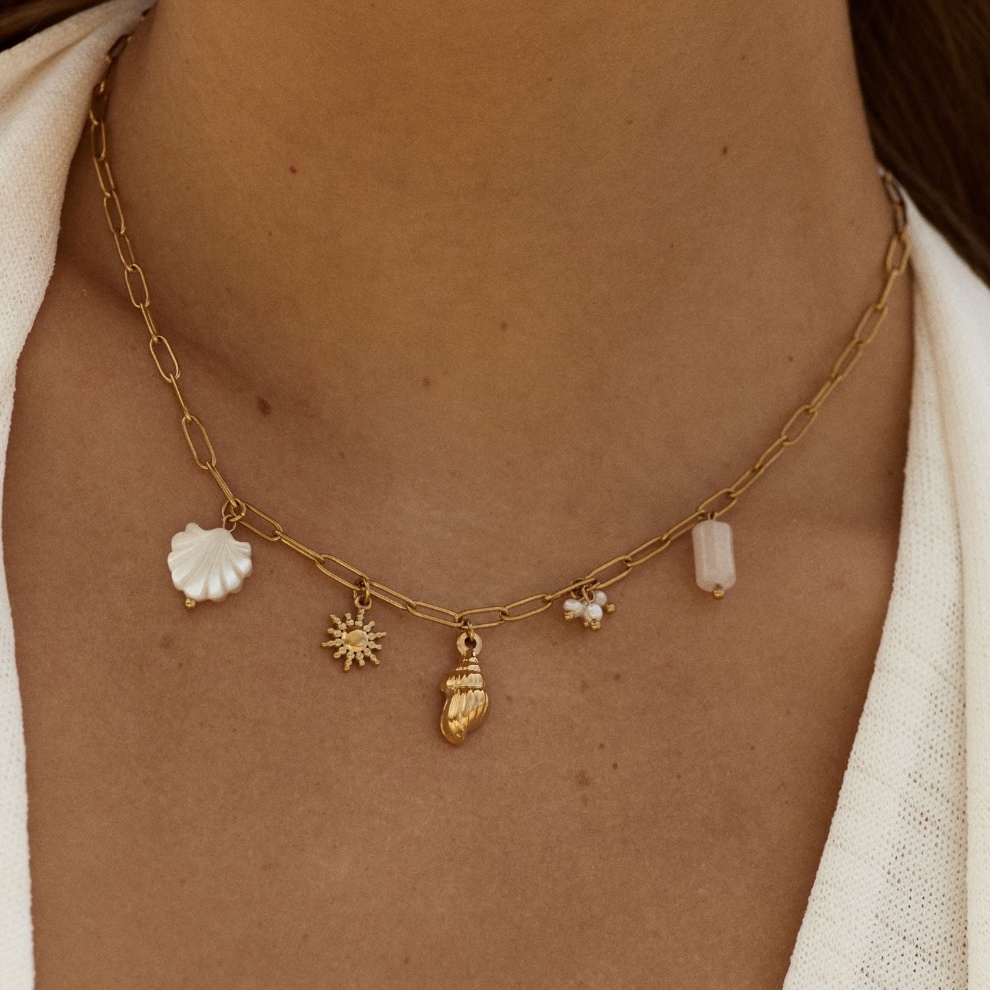 Damen Charm Halskette Gold mit Muschel Sonne Süßwasserperlen und Naturstein
