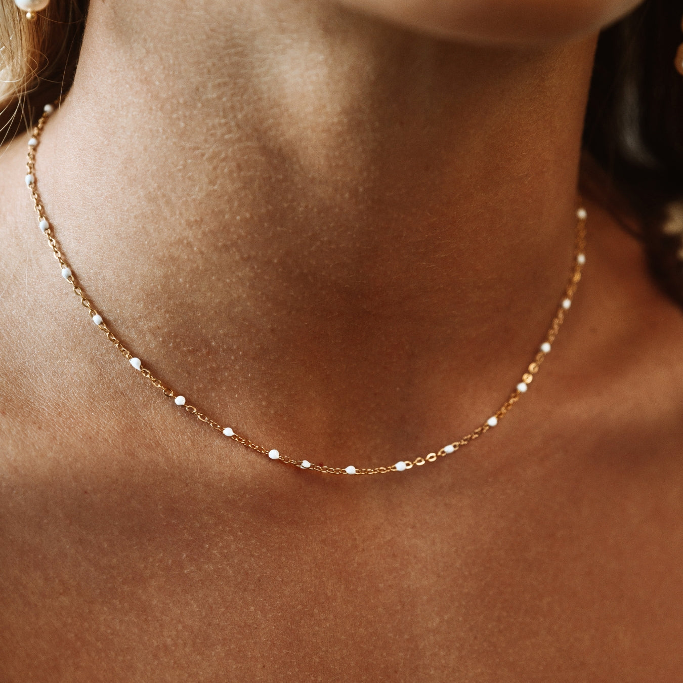 Damen Choker Halskette Weiß Gold Perlenoptik wasserfest hypoallergen