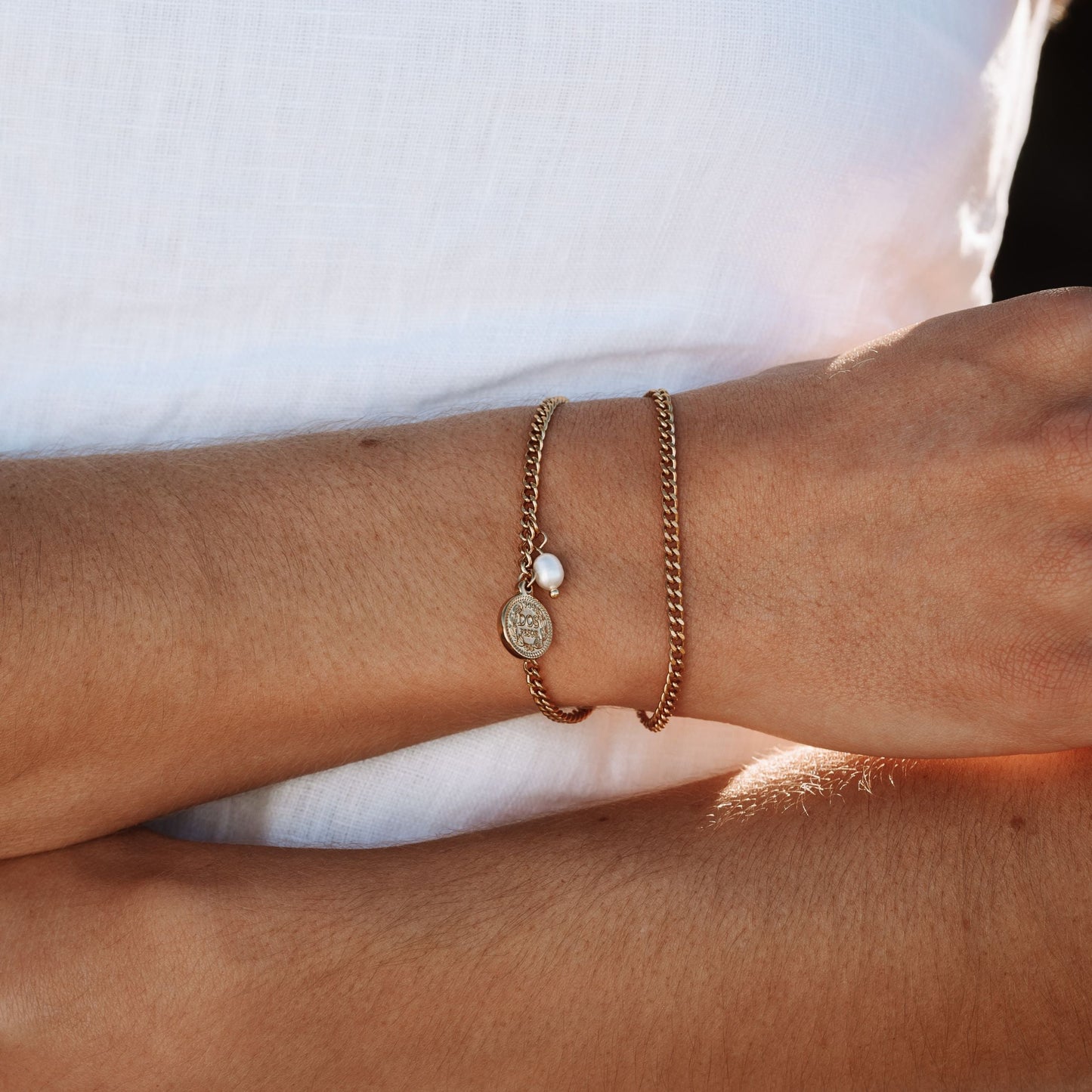 Damen Armband Gold mit Münzanhänger und Süßwasserperle wasserfest hypoallergen Doppelkette