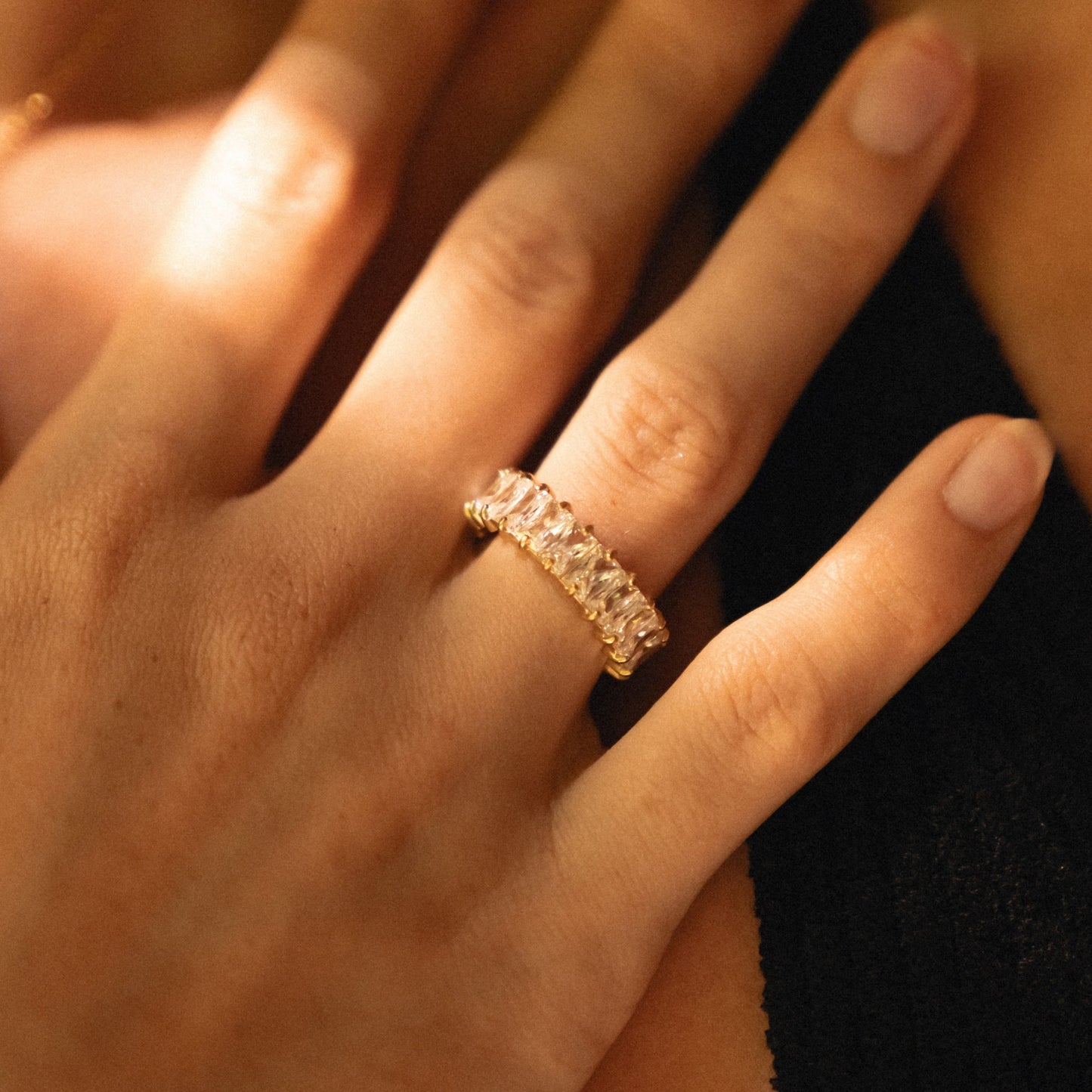 Damen Eternity Ring Gold mit rechteckigen Zirkonen 6,7 mm wasserdicht